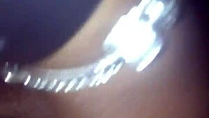 Eu amo quando minha buceta é dedilhada ao ar livre durante a masturbação