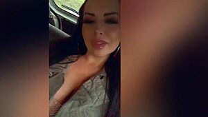 Provoquei o uber e deixei ele brincar com minha bucetinha.