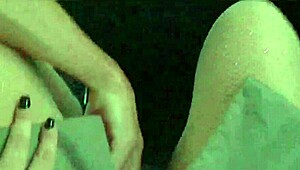 Provoquei o uber e deixei ele brincar com minha bucetinha.