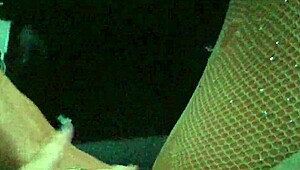 Provoquei o uber e deixei ele brincar com minha bucetinha.