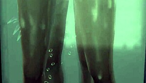 why not lick that pussy in the bath?