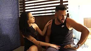 Oye, ¿cuál es el secreto de ese baile en barra en Contos do Proibido Ep 2 con Tony Tigrão y Teh Angel?