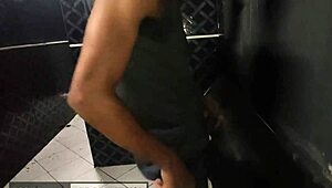 커플 클럽 작은 18+ 화장실에서 프라이빗 타임 즐겨