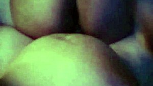 Genç koca yarağı derine alıyor