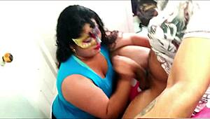 Виждал ли си либерална свингър двойка, която търси испаноговорящи мъже за дива тройка?