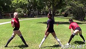 Festa 18+ degenera in gangbang crudo con troie selvagge