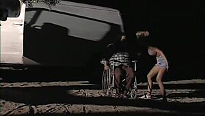 Hej, si videl teksaški dildo maskarado 1? Divja grozljivka parodija!