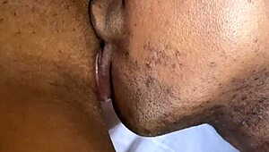 Обичам да гледам как нейното сладко дупе се лиже добре.