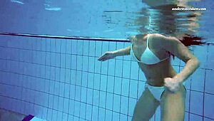 Widziałeś jak Alla się rozbiera i pływa nago w parnym basenie?