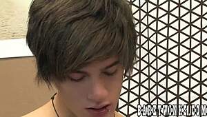 Емо тинксове се захващат сурови, проблясват силно на пода в гореща бейрбек акция