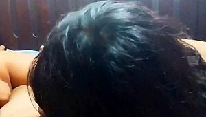 mi novia y mi mejor amiga se llevan bien chupando mi polla y sacando leche