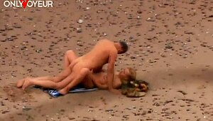 I caught this older guy fucking a hot milf right on the ocean shore during beach voyeur