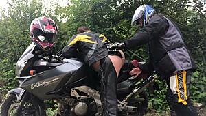 Hé mec, essaie ce fisting extrême biker