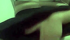 watch this putinha playing with her ass