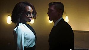 Lacey ve Oliver am yalama ve sapık binicilikle dalıyor