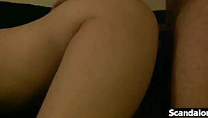 ジェニーがフェラチオしてからクローズアップで激しくファックされる