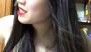 gái chơi bigo hở háng trong buổi livestream