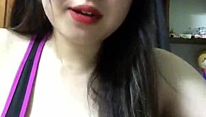 gái chơi bigo hở háng trong buổi livestream