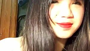 gái chơi bigo hở háng trong buổi livestream