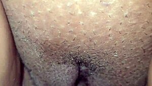 उसकी गोद में मेरी चूत के साथ खेलने से वो जल्दी झड़ गया