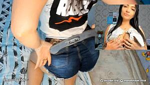 Novinha gostosa dancin’ funk, rebolando so hot, gettin’ peladinha, Latina teen twerkin’ ass!