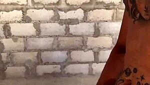 tipper encantado con mi mujer me complace sin saber