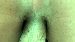 Jeg ser på en skrikende gay twink i aksjon