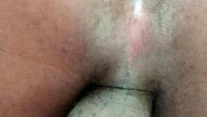 Βλέπω γκέι twink να ουρλιάζει σε καυτή δράση