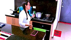 surprise sex in kitchen with big ass babe 😏