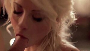 Elegancka blondynka prezentuje niesamowite umiejętności lodzika