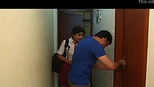 Court-métrage Dhokebaaz Padosi avec une star asiatique aux gros atouts dans une scène publique sauvage