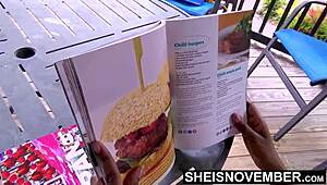 У бассейна раздеваюсь, смотри как извращённая эбони msnovember спускает трусы и трясёт пузырьковой жопой