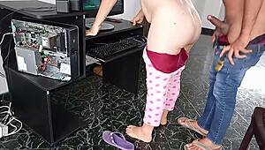 我趁邻居女友一人上网猛干她，她男友绿帽差点抓包！