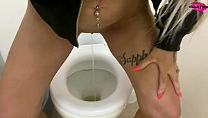 Elegant skitt pissekomp i offentlige steder, så hett! 😳