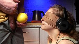 Aku Marah Kakak Tiri Bohong, Nyicip Kontolnya - Xsanyany