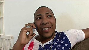 Brunette Brasil WhatsApp ninggalin rumah kasih pantat memek ke dua black kontol besar, minum susu mereka