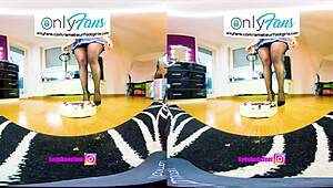 Vr 3d foot girl crushes nylons in high heels!
