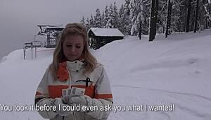 Blonde skier busty dibayar balik ke pondok untuk ngentot hardcore outdoor.