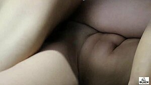 Que juicio el de mi jovencita hermanastra, le dare una buena follada por ese rico coño apretado.