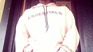 Watch crazy bitch give advice on sexiness in softcore solo video