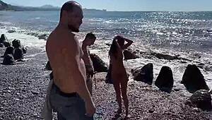 i watched 5 guys unload on this dumb chick’s face