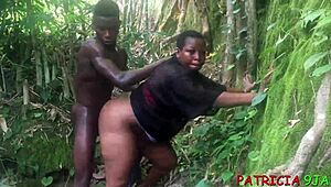 BBW Патрисия 9ja сваля на пътя с тийн 18+ аматорка. Лудо ебане на открито!