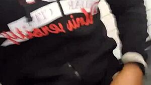 safadeza no banheiro da academia adrenalina a mil com esses machos - full sheer 😏