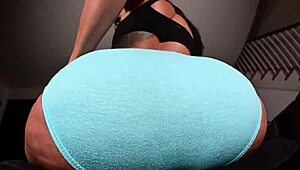 damn, worship this massive ass for joi! 😘