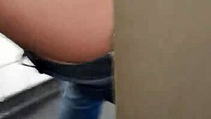 safadeza no banheiro da academia adrenalina a mil com esses machos - full sheer 😏