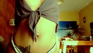 mamada salivada by luzyann in a hot live amateur tv show