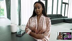 Заварена майка Лили Старфайър помага с болката от раздяла.