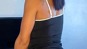 empregadinha safada gets tattooed and acts sexy in reality solo