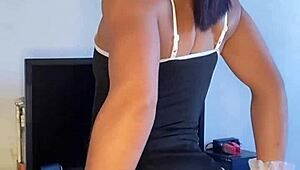 empregadinha safada gets tattooed and acts sexy in reality solo