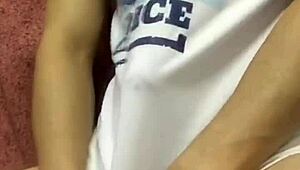 来看男同直播twink群舔鸡巴😈